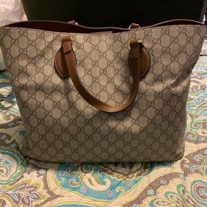 Gucci logo tote- medium- authentic